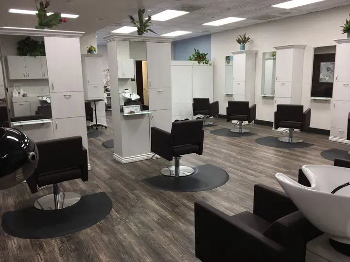 https://cdn.salonspotlight.com/photos/BNnqlrRpdCYIcPNalJSe/1894fc9b-09bd-4c52-8a67-a2cf3613ce44_720x720