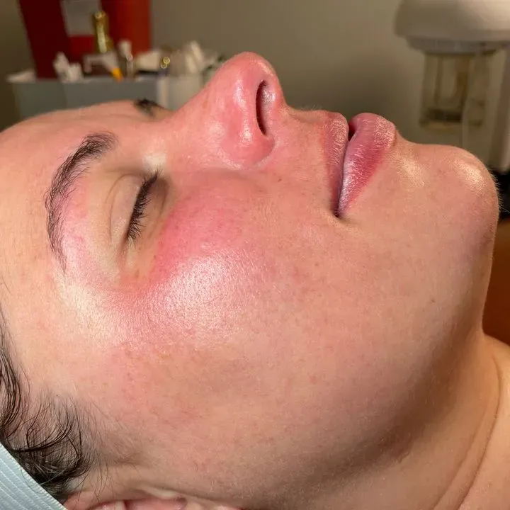 https://cdn.salonspotlight.com/photos/BP1lAMw8ViKqS7pvMgoa/66fa9946-d9b8-4645-8c91-c643a53769d7_720x720