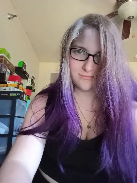 https://cdn.salonspotlight.com/photos/BS0Qbwoyjfx4qtyjEsAG/e12aac06-d699-4282-95c9-ef248a01228a_720x720