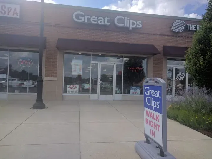 https://cdn.salonspotlight.com/photos/BS5ULzvkfVveJlN8lUJx/40d74b58-4dcd-45aa-9962-06f05b2bc01f_720x720