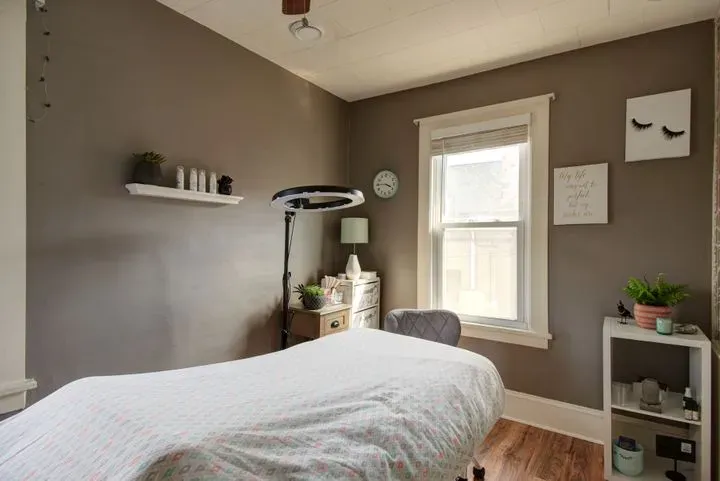https://cdn.salonspotlight.com/photos/BSVP75itJMkTWZ4R9nWm/c04272e2-23e8-485a-9922-4e9fb9b54c60_720x720