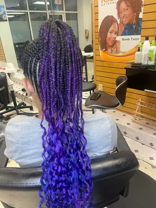 https://cdn.salonspotlight.com/photos/BTOJxQV0XM7L5JkX3r5l/ccb8d8ae-eabd-4ab5-a773-5ca80378ca80_720x720