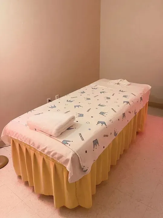 https://cdn.salonspotlight.com/photos/BTOxwqim2QcpSdIqeGlO/b448d13b-9765-4b0a-8ca1-108ee029e5a2_720x720