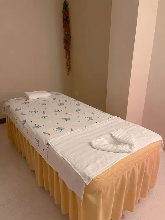https://cdn.salonspotlight.com/photos/BTOxwqim2QcpSdIqeGlO/d9dbe8dc-c419-4273-80b0-64e24f08d0ce_720x720