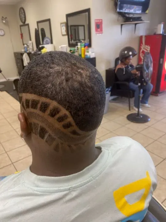 https://cdn.salonspotlight.com/photos/BTUXLstGao9eE4wHDl8x/4e8c33a8-2676-40d1-9719-407f9e66ed2d_720x720