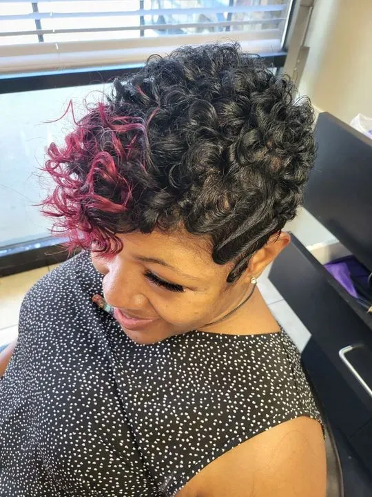 https://cdn.salonspotlight.com/photos/BTUXLstGao9eE4wHDl8x/6c8f0c05-33a1-472f-aabb-0242db2a4600_720x720