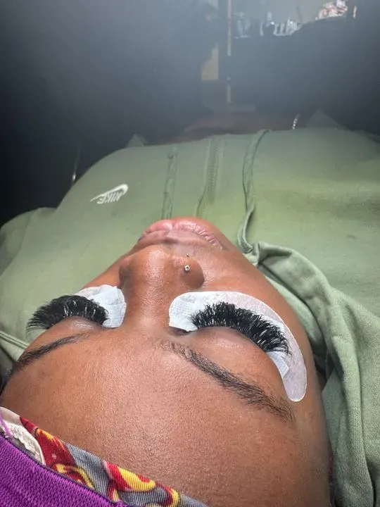 https://cdn.salonspotlight.com/photos/BU83wSRsna3t54QuUc3l/da42d5cb-5f03-4b70-953e-af05b0a1ce36_720x720