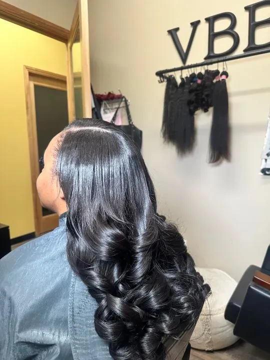 https://cdn.salonspotlight.com/photos/BU83wSRsna3t54QuUc3l/dd6c3ba0-006a-429f-8dcf-8cb17ebb8093_720x720