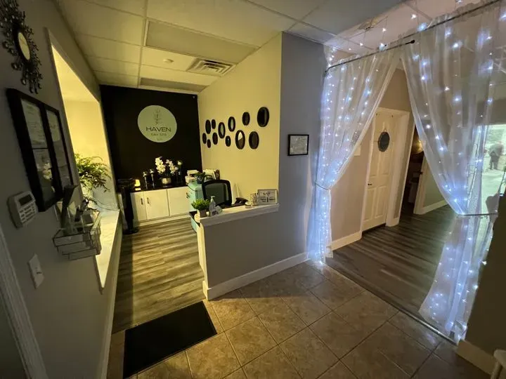 https://cdn.salonspotlight.com/photos/BVsEzDANyhkQZzi6SdF6/59d94099-481a-4b04-8d7f-656e082252d0_720x720