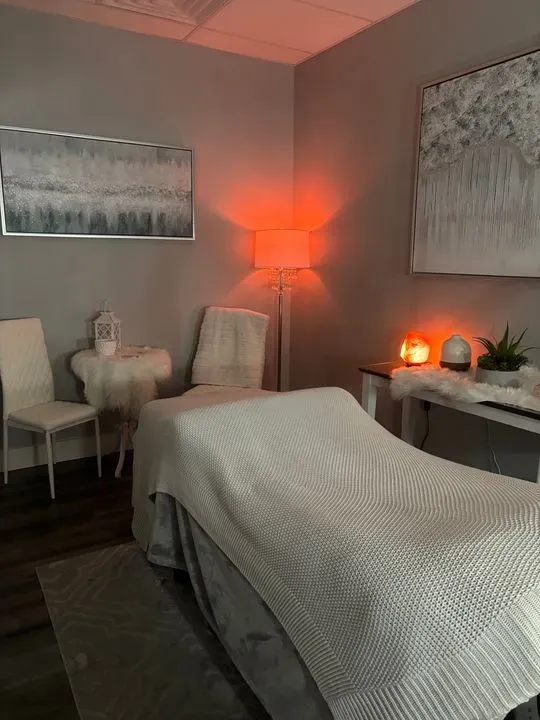 https://cdn.salonspotlight.com/photos/BVsEzDANyhkQZzi6SdF6/9dc79c95-1dcf-48b7-a7c2-71414b8b4738_720x720