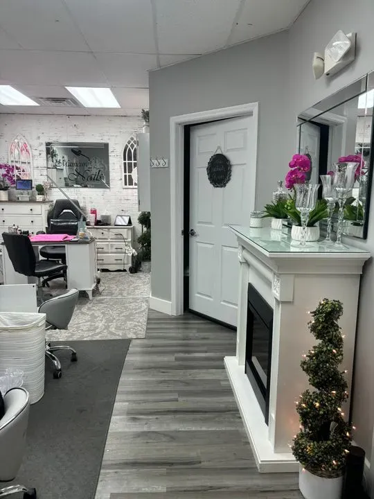 https://cdn.salonspotlight.com/photos/BVsEzDANyhkQZzi6SdF6/fc77365a-cf44-49e2-9ddd-7a97d8ce59ba_720x720