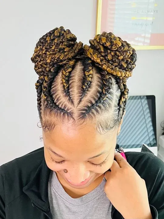 https://cdn.salonspotlight.com/photos/BW73SLhLJ5ezMFJKuUwE/49cc9afc-a6c9-4b4f-a7b2-ff4f0a064e43_720x720