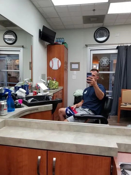 https://cdn.salonspotlight.com/photos/BWMPGUTJhTehczfrdjKB/3fe3fefa-07c2-47ef-b905-b6078a290b67_720x720