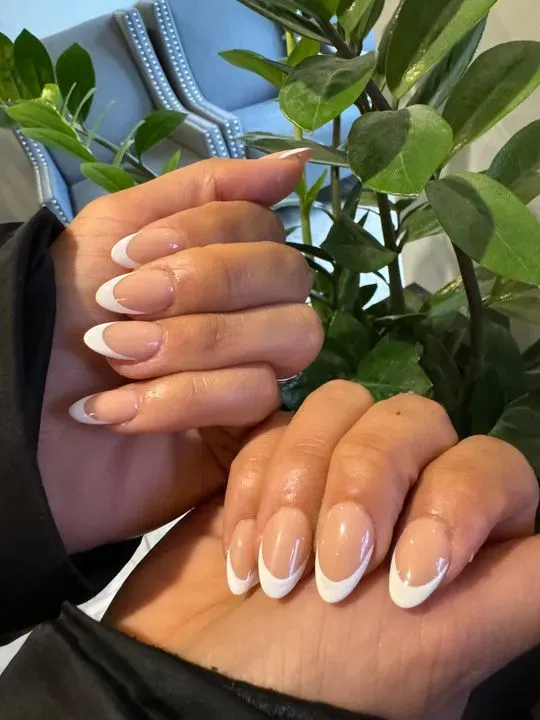 https://cdn.salonspotlight.com/photos/BXF32pZ35vLGwBBY1ROY/62d19274-8921-45d0-9e56-d57cd8a4c882_720x720