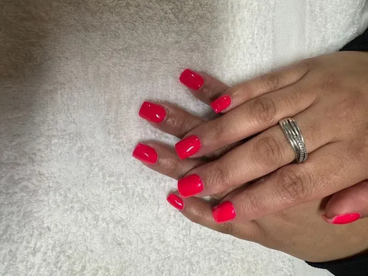 https://cdn.salonspotlight.com/photos/BXF32pZ35vLGwBBY1ROY/7b6bfb83-5a62-4ee8-bc17-f797bab03628_720x720