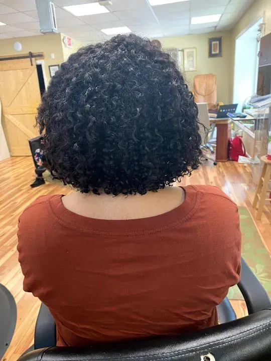 https://cdn.salonspotlight.com/photos/BXNgbYIgF4n1onDvbO51/84ca829a-074c-4d85-8df6-fcd8f9e98a39_720x720