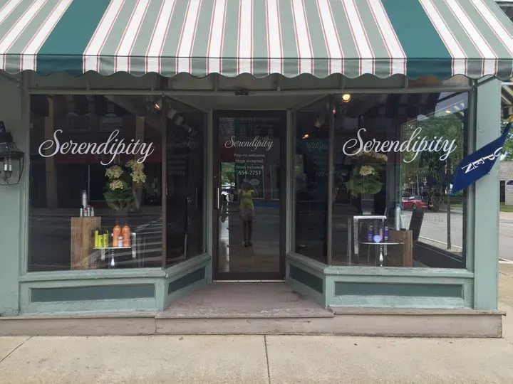 https://cdn.salonspotlight.com/photos/BXVmsrGALanPI66VBr0M/978a4e8a-82d9-4eb0-8556-a76ca3adf4d3_720x720