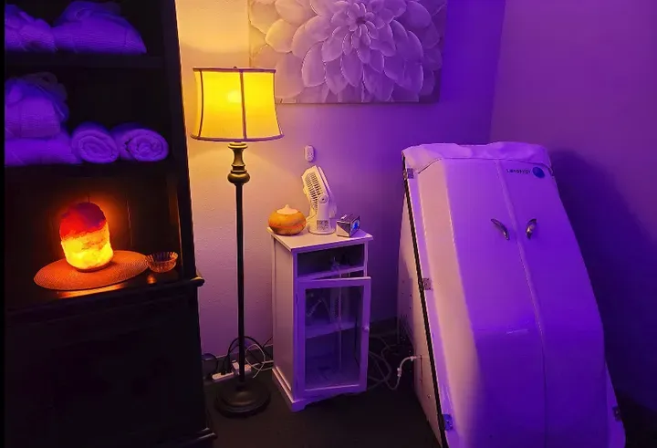 https://cdn.salonspotlight.com/photos/BYKQgAw8LuakmSiYSNNT/a7d1cb0d-0653-4c4f-94e7-21dcf4f34b15_720x720