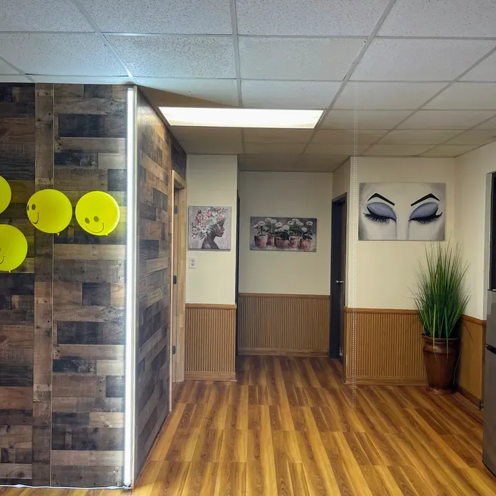 https://cdn.salonspotlight.com/photos/BYaAYhb52lRuXuAkTtD8/a9c66f34-c2c0-41f5-ad98-f4374cb73a91_720x720