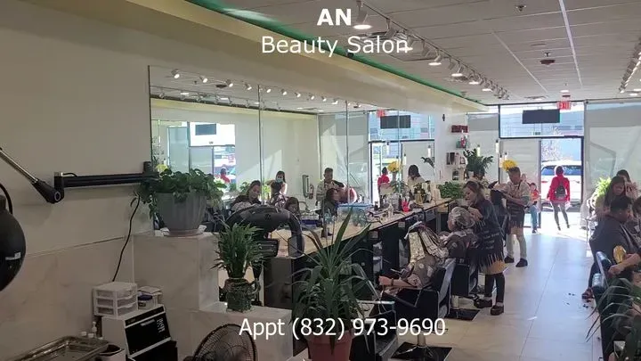 https://cdn.salonspotlight.com/photos/BYbrJssytiOR0ogy4K40/404f4761-0610-4ea8-a4dd-b9cefc718d31_720x720