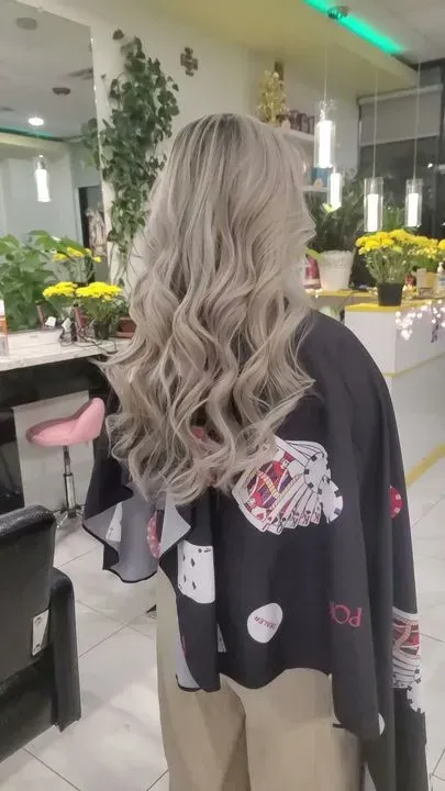 https://cdn.salonspotlight.com/photos/BYbrJssytiOR0ogy4K40/462b7dad-6698-4e26-9dd2-93a4a24d684f_720x720