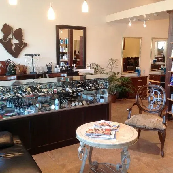 https://cdn.salonspotlight.com/photos/BZQdDR8E8XpMLbePXpVT/ceb105c2-509e-4098-b860-d451da607b27_720x720