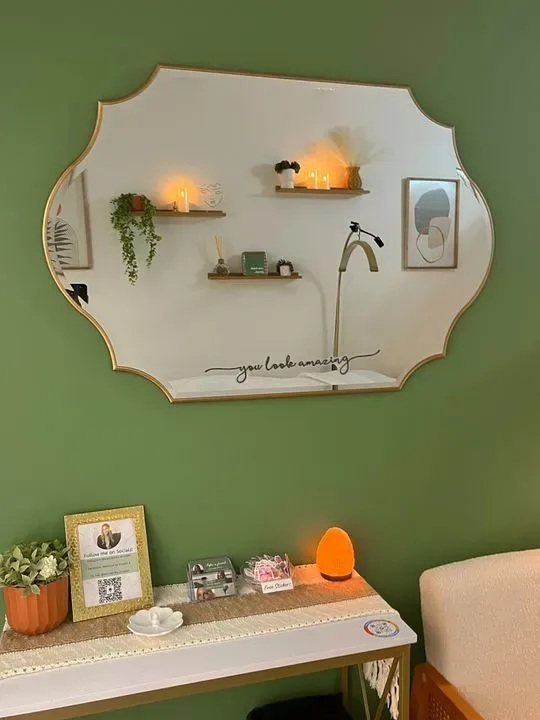 https://cdn.salonspotlight.com/photos/BbuZTl1ohP3NXfkyuxvI/18d8b393-4d36-41aa-b460-52717737b32a_720x720
