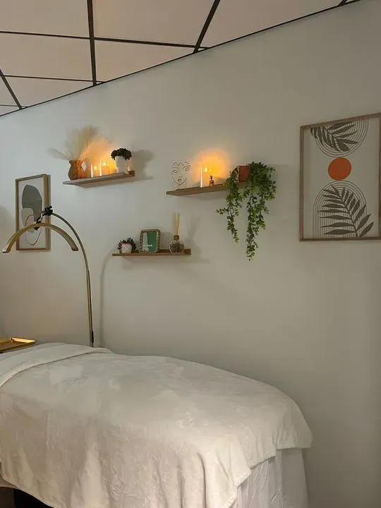 https://cdn.salonspotlight.com/photos/BbuZTl1ohP3NXfkyuxvI/c08eb81a-2d95-4f91-b5f5-8c563e8dc39e_720x720
