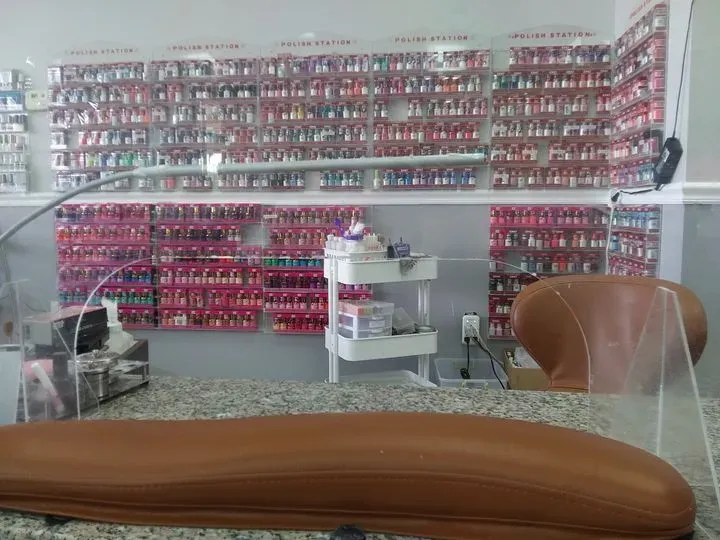 https://cdn.salonspotlight.com/photos/BbzcrcUrx4JxeGHLKCZI/95462888-6fa4-46ca-8c86-1b580d8a90d6_720x720