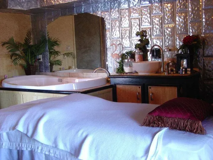 https://cdn.salonspotlight.com/photos/Bc6DBZUEvUR5dBOY8MIG/b2181157-7222-4371-8d66-ddc9501b995e_720x720