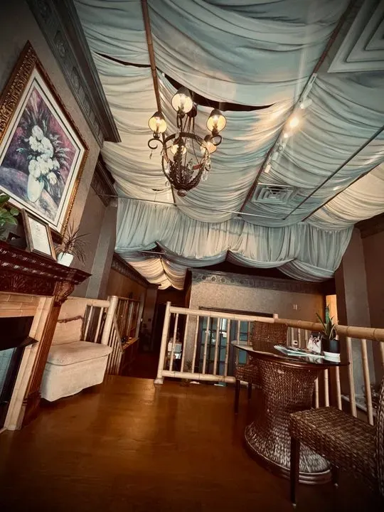 https://cdn.salonspotlight.com/photos/Bc6DBZUEvUR5dBOY8MIG/f72748a5-4444-4939-ad8b-49e0c91ecd35_720x720