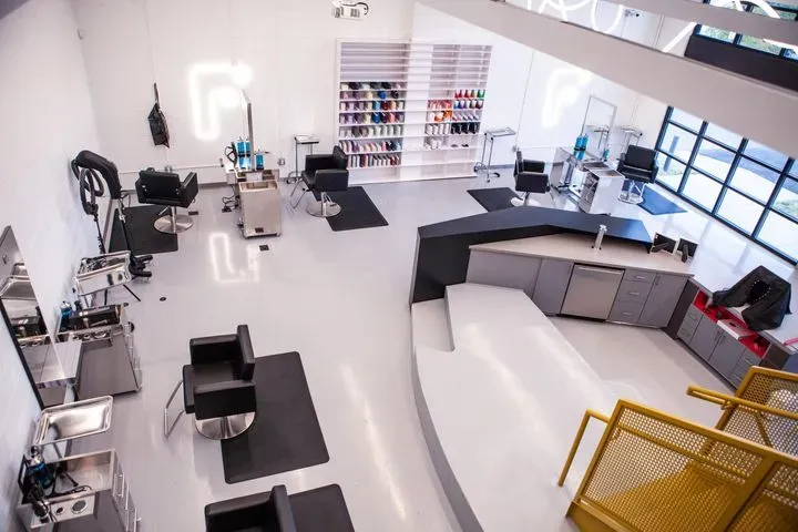 https://cdn.salonspotlight.com/photos/Bd7VAOVjiRxJjF5tGqP4/2d403659-22e9-412b-921f-c042cc419bab_720x720