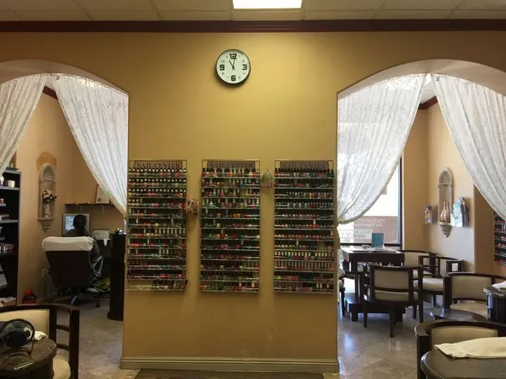 https://cdn.salonspotlight.com/photos/BeewsrIMmf6NHTdPKRO8/3eb95b7b-838f-4758-8016-515654871743_720x720