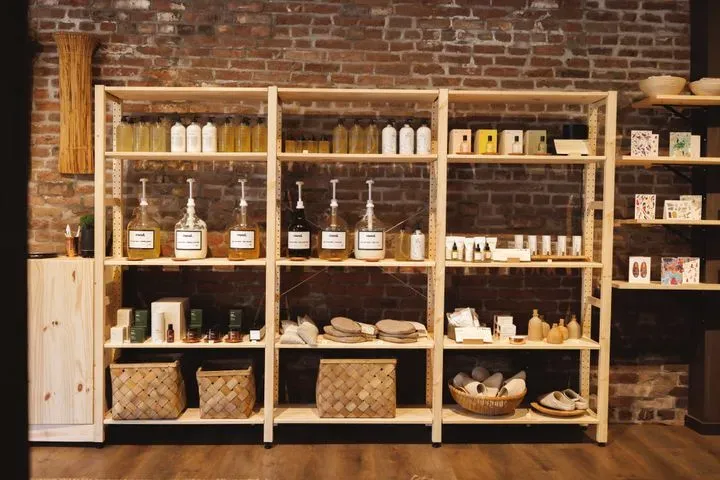 https://cdn.salonspotlight.com/photos/BfmiqKcKNcfVAR6IX8qm/9c1592e4-4535-4184-8ef6-c94d63834e8b_720x720