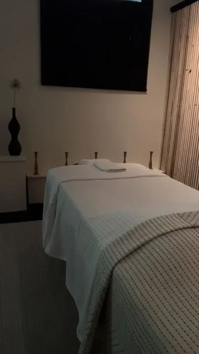 https://cdn.salonspotlight.com/photos/BfmiqKcKNcfVAR6IX8qm/b8fdfead-cc94-48e4-ae5d-d47f143690ec_720x720