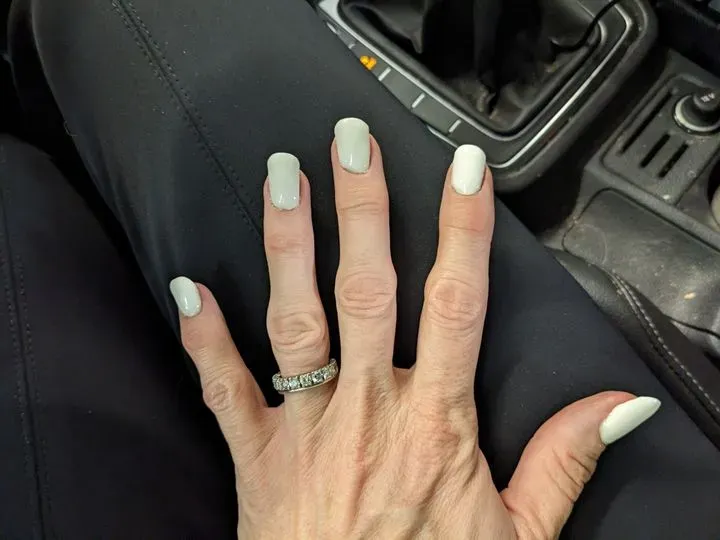 https://cdn.salonspotlight.com/photos/BgHi5lBytXNVywwoY9jC/1d02e584-37b5-4168-926b-b43c7ea2cb22_720x720