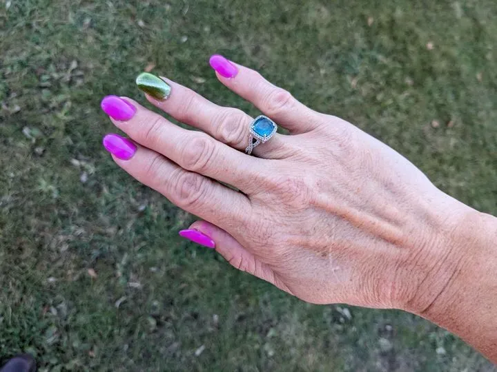 https://cdn.salonspotlight.com/photos/BgHi5lBytXNVywwoY9jC/2c2274b4-ddd0-4050-869d-21ea6f07ac45_720x720