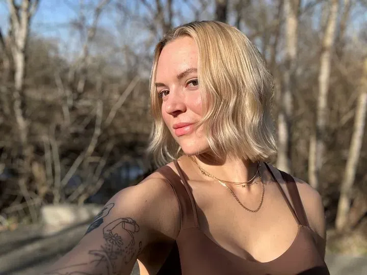 https://cdn.salonspotlight.com/photos/BgSnmM3z0Nt2UiA3bBDf/85de1bf3-3b11-4bc7-a40d-0a00b3ad75ba_720x720