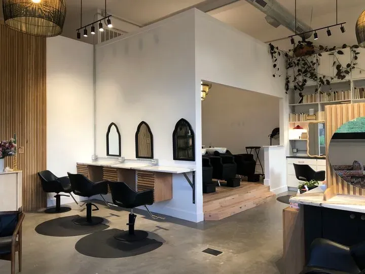 https://cdn.salonspotlight.com/photos/BgSnmM3z0Nt2UiA3bBDf/949689d7-6729-404d-aa74-c29613d42485_720x720