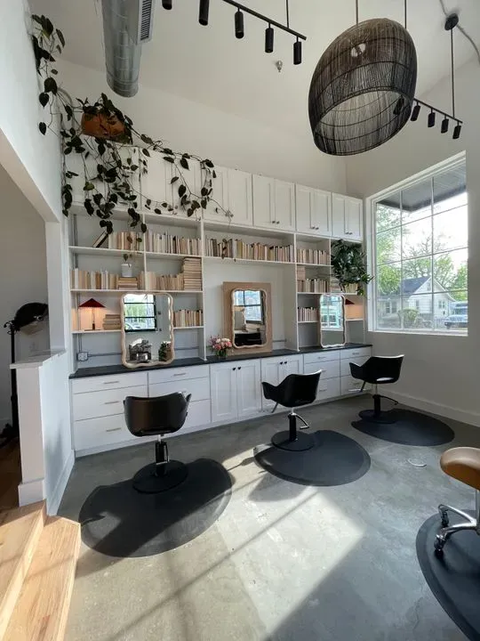 https://cdn.salonspotlight.com/photos/BgSnmM3z0Nt2UiA3bBDf/cb16339b-5d0f-4204-ba52-8cc7089665c5_720x720