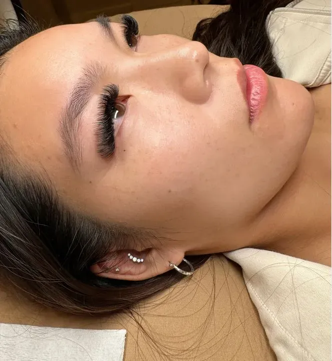 https://cdn.salonspotlight.com/photos/BgotHUSJZKM7kTslwVRI/6adec14f-2c6f-4cb0-9efd-223218e6ae9f_720x720