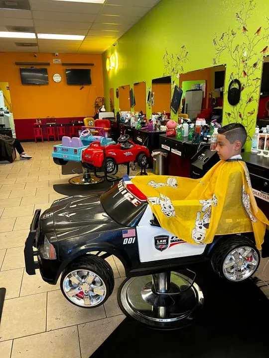 https://cdn.salonspotlight.com/photos/BiVLnWBNN6vW7BiaVSTy/31b66335-31c2-449d-9ff9-0ce6e4155900_720x720