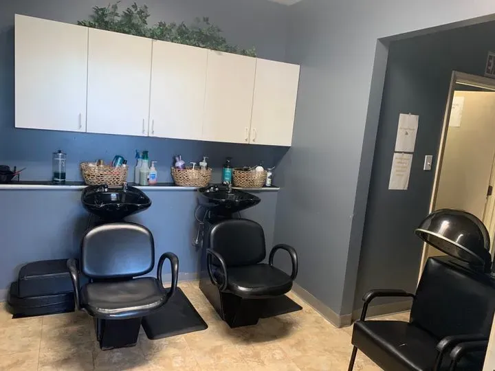 https://cdn.salonspotlight.com/photos/BjZmyWd6WtRPc4RamlFI/e83c79fb-c999-4177-9a7a-0bbdb6db82d9_720x720