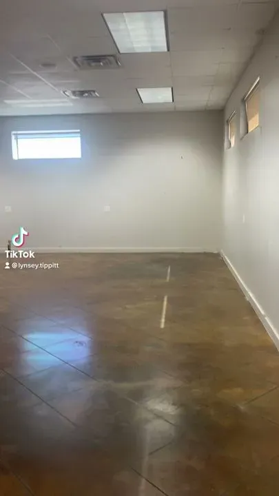 https://cdn.salonspotlight.com/photos/BjtEOMeJDR7mcA6bRZpA/60939f24-8d05-4c9a-9bc1-d36fc32823dd_720x720