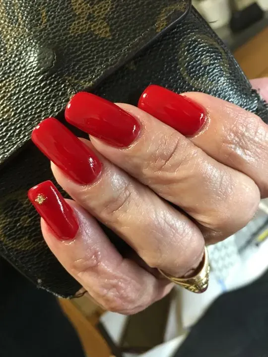 https://cdn.salonspotlight.com/photos/BkSxEMDHPKVkhyk9C3p4/cf2bb5c8-7f72-47c6-ab2b-30f3a497053a_720x720