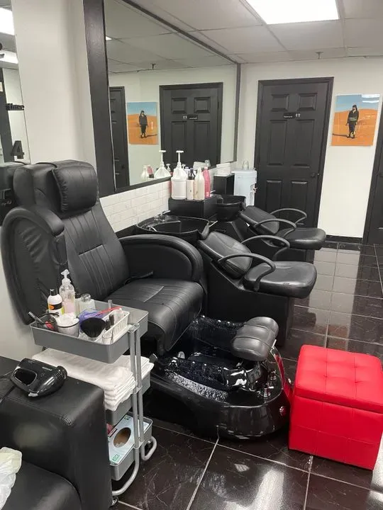 https://cdn.salonspotlight.com/photos/Bmk0JNSnnF1kHrd7aMvE/3f833e98-dab8-4d6d-97e7-06f58ac4fc30_720x720