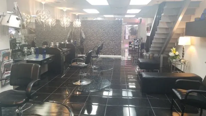 https://cdn.salonspotlight.com/photos/Bmk0JNSnnF1kHrd7aMvE/b2832ffc-3294-4da1-9005-828da25bccad_720x720