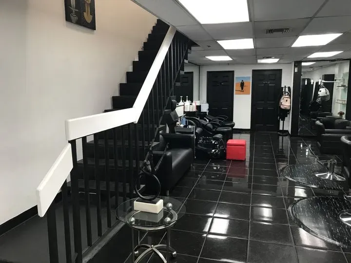 https://cdn.salonspotlight.com/photos/Bmk0JNSnnF1kHrd7aMvE/c9c12813-fef2-4007-9383-5d588e90813a_720x720