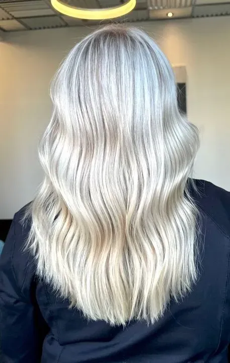 https://cdn.salonspotlight.com/photos/Bmpz4EtUTUU49lIBY97E/30d8e5a5-9c52-4a78-a98e-c497eaac9354_720x720