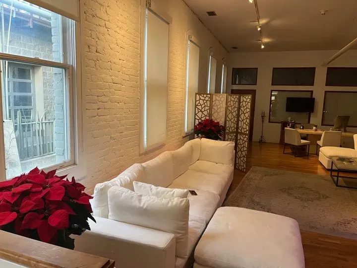https://cdn.salonspotlight.com/photos/Bnt2hOAgbVbdqGFKlXLD/b2626548-d240-444d-952d-3eed8ad0676d_720x720